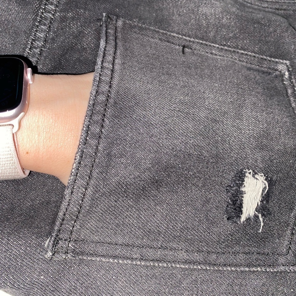 FREE PEOPLE WE THE FREE BLACK RELAXED AND DISTRESSED DENIM MINISKIRT TRENDING - Picture 7 of 9